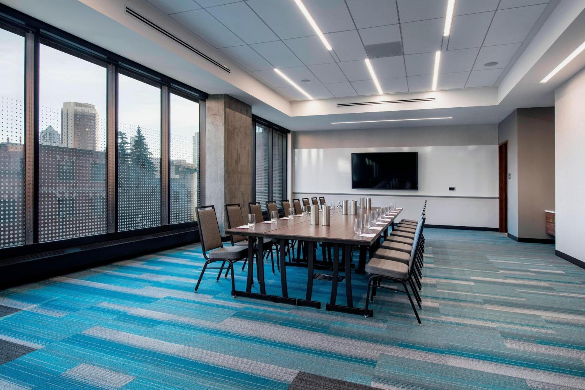 Hotel By Marriott Downtown/beltline District 3*