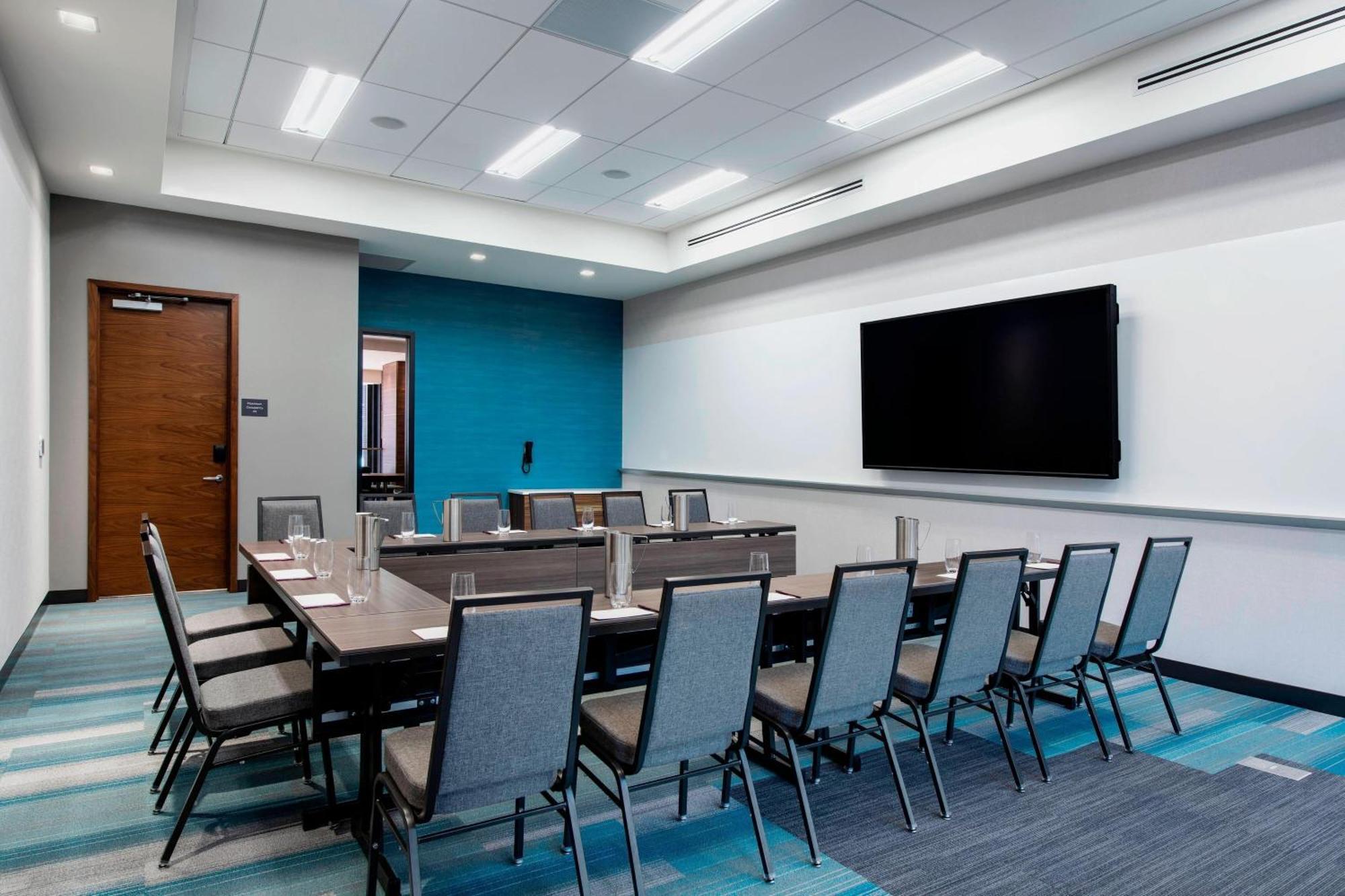 By Marriott Downtown/beltline District 3* Calgary