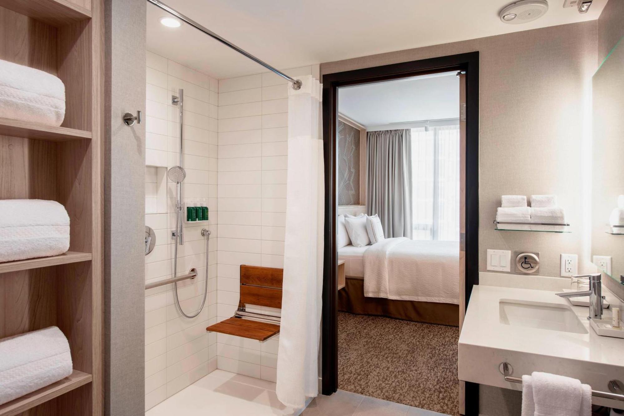 Hotel By Marriott Downtown/beltline District 3*